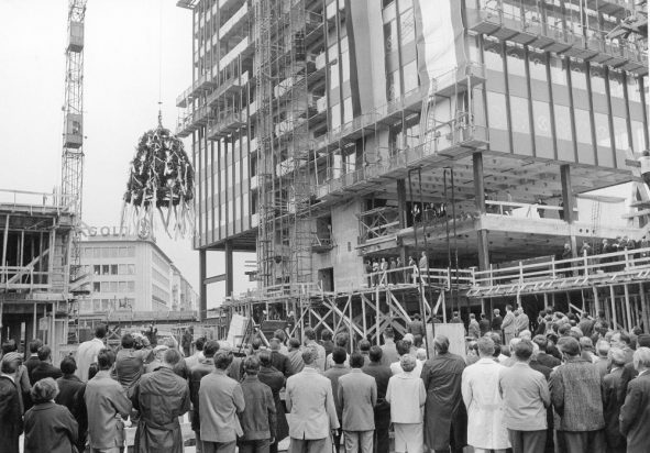 Topping-out ceremony Untitled-1 1000x697 Group of companies Pepper-Photohaus Leppin